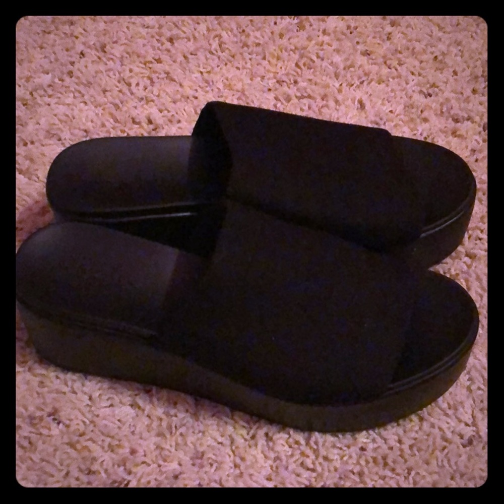 Bebe Slip on